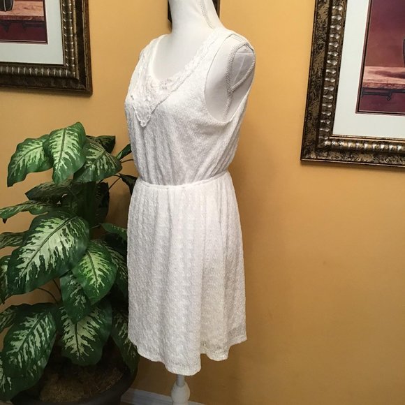 Papaya White Lace Sleeveless Dress - Picture 5 of 9